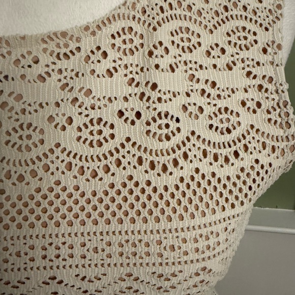 BCBGMaxazria cream color sleeveless crotchet zipper back top. Size S. - Picture 2 of 5